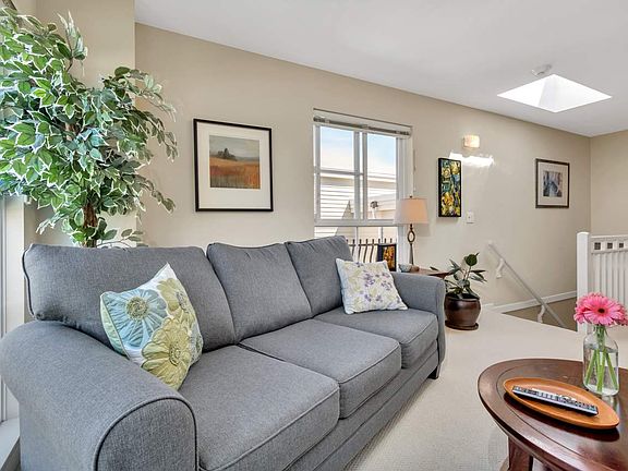 4th image of 678 W 7th Ave #315