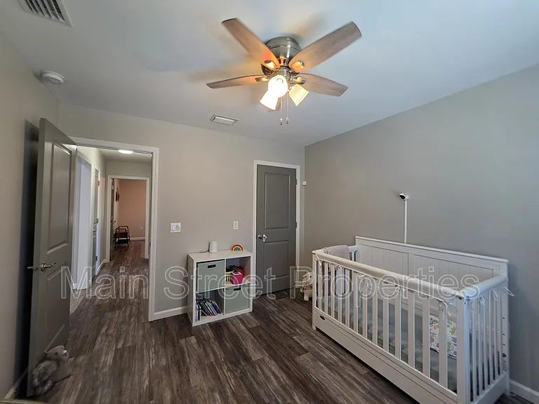 5565 Riviera Dr — Photo 15
