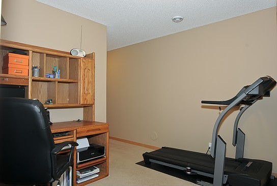5th image of 916 New Century Blvd S