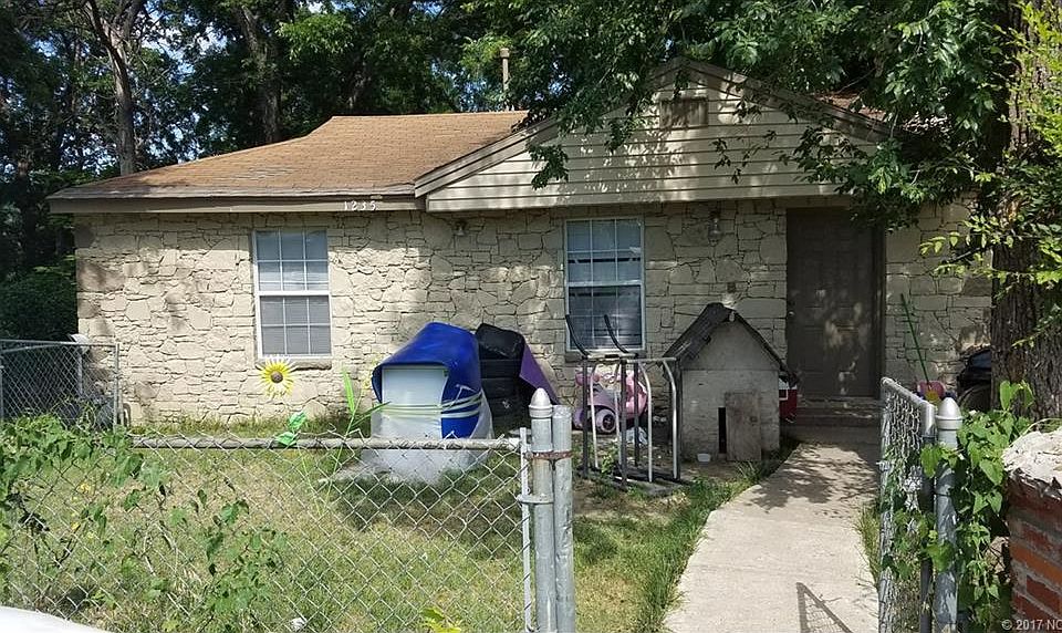 1st image of 1235 S 75th Ave E