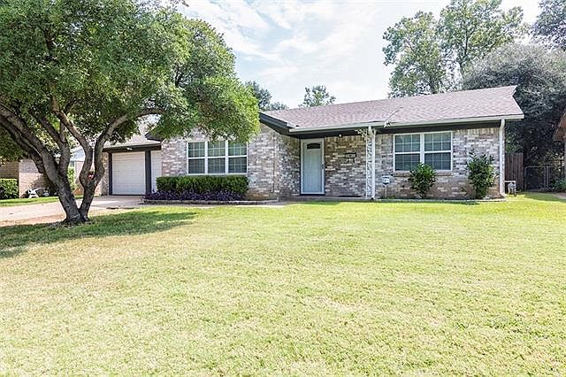 1st image of 413 Simmons Dr