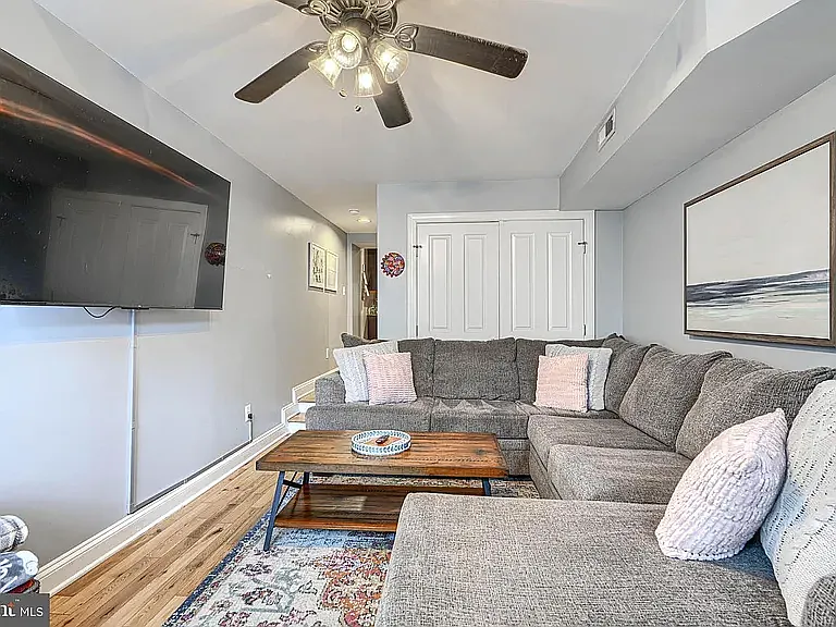 2 bed, 1310 sqft, $2,240 — Photo 3