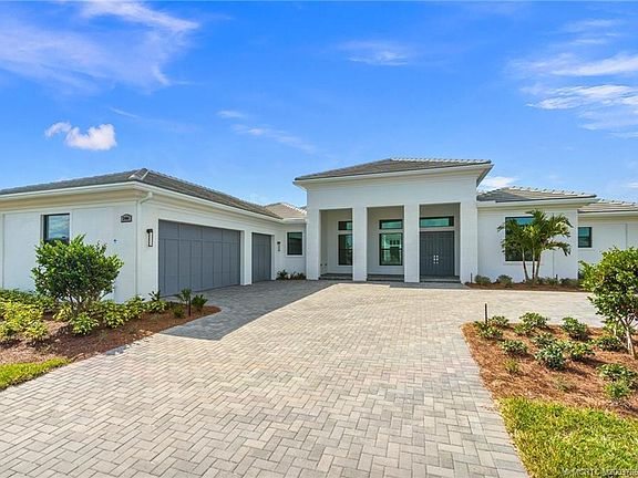 3rd image of 2404 SW English Garden Dr