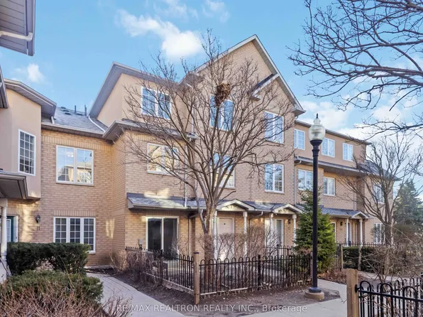 14 Saint Moritz Way #12, Markham, ON L3R 4G1