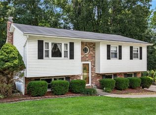 2860 Village Dr, Zanesville, OH 43701