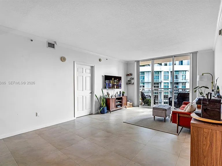 2000 N Bayshore Dr #909 — Photo 8