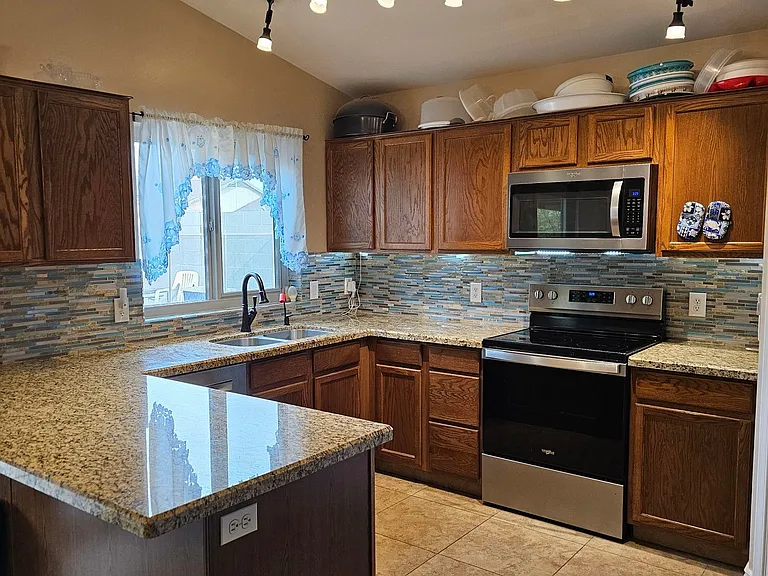 6748 W Northview Ave — Photo 8