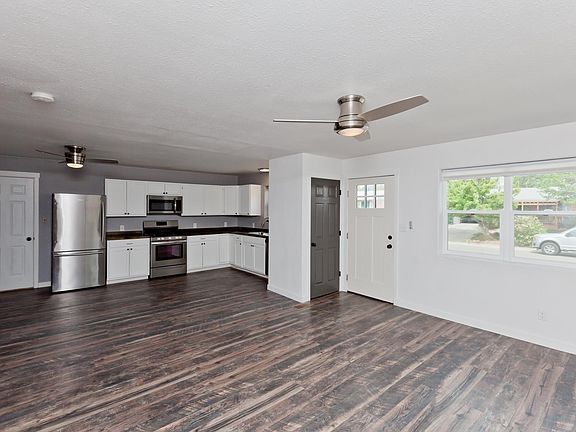 4th image of 840 Logan St