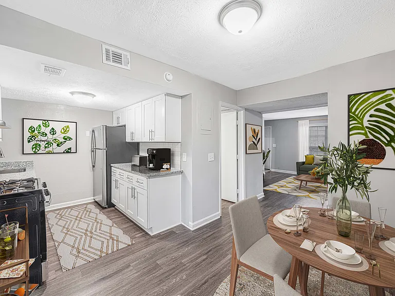 Regency Park Apartments — Photo 9