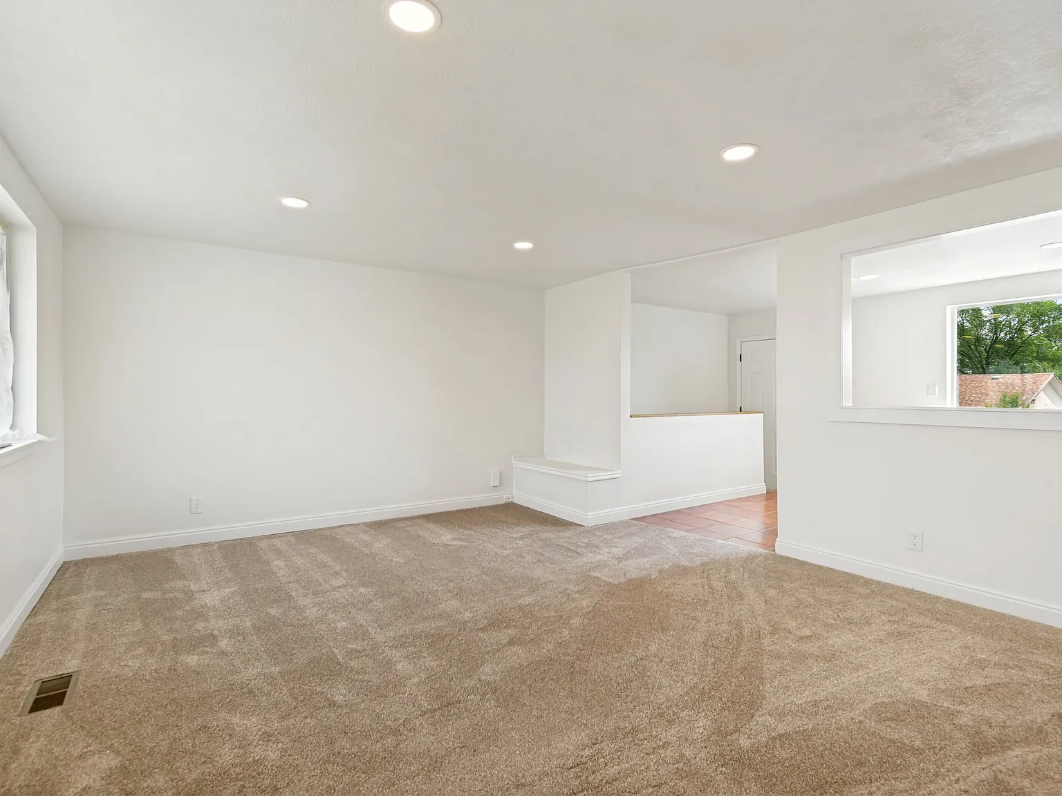 4 bed, 2.0 bath, 1950 sqft, $2,500 — Photo 2