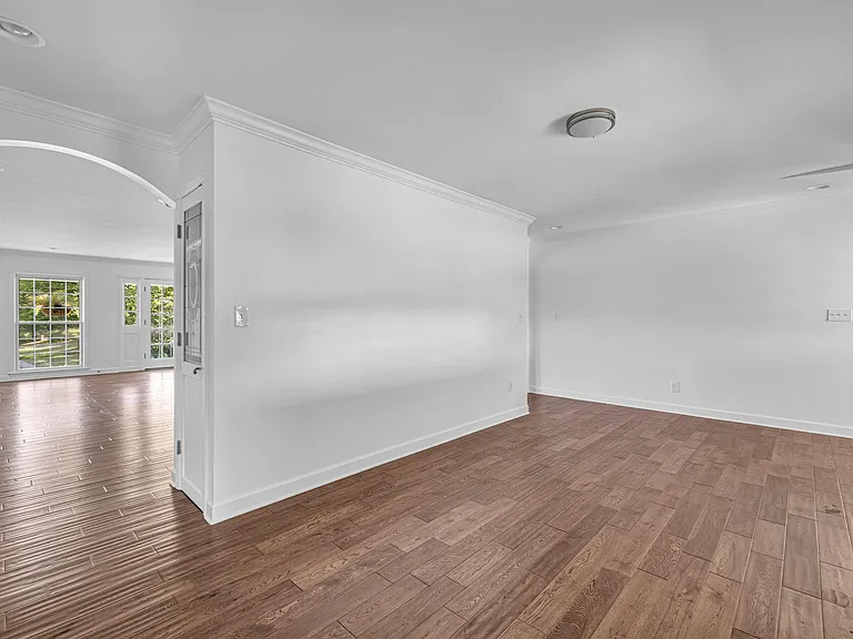 4861 Bethesda Rd — Photo 14