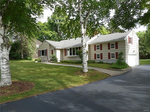 3rd image of 7686 Berkshire Pkwy