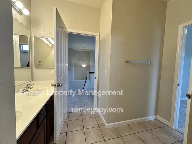 523 Cascade Dr — Photo 22
