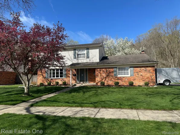 15743 Hix St, Livonia, MI 48154