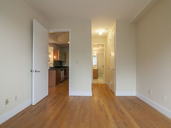 5th image of 754 Myrtle Ave APT 3