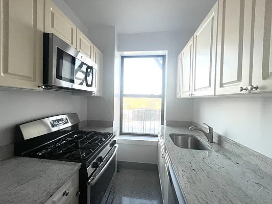 Rented by FirstService Realty (legacy) | media 4