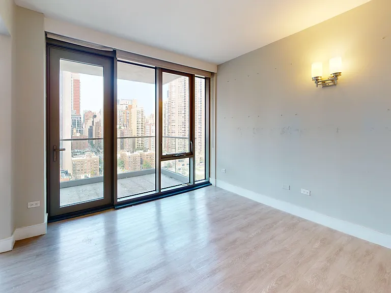 237 E 34th St #1904 — Photo 9