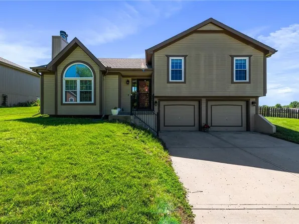 11901 N Holmes Ct, Kansas City, MO 64155
