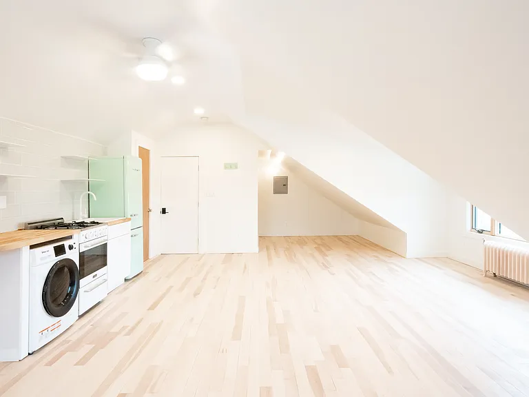 177 Montgomery St #3 — Photo 5