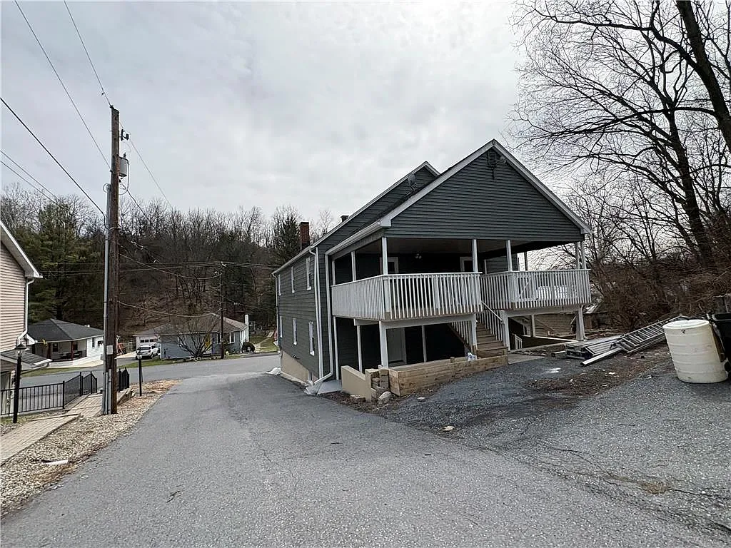 4 bed, 1.0 bath, 1380 sqft, $2,100 — Photo 3