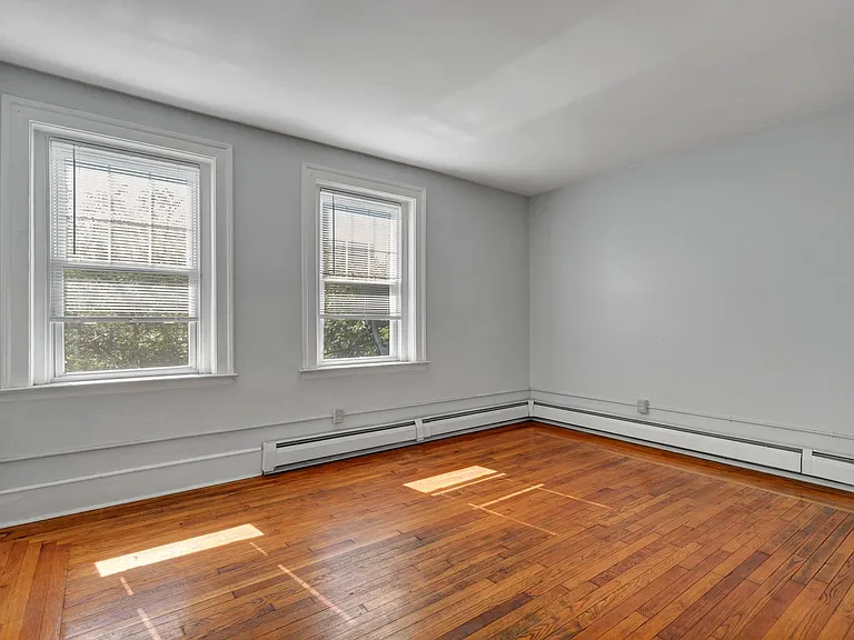 1375 Chapel St — Photo 6