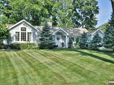 550 Overlook Dr, Wyckoff, NJ, 07481