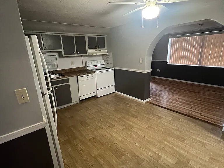10819 Inglewood Ave — Photo 7