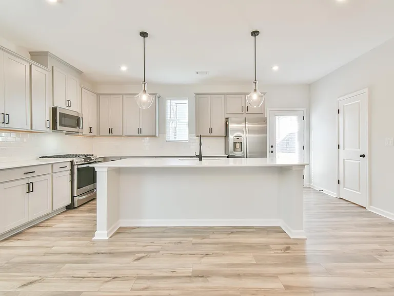 2390 Whistler Way NE — Photo 6