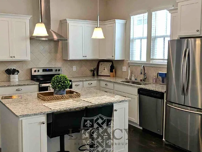 708 Goswell Dr — Photo 9