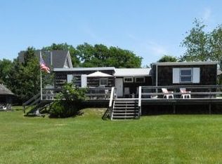 35 Rabbit Ln, East Marion, NY 11939