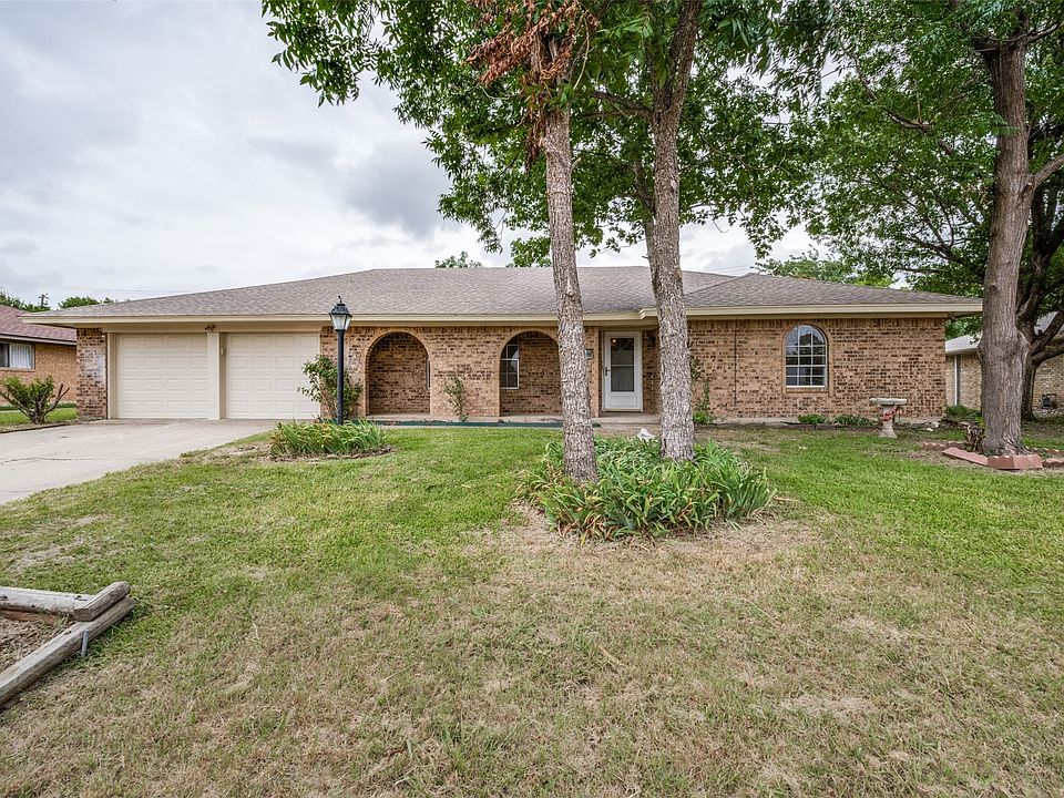 1st image of 2426 Yellowstone Pl