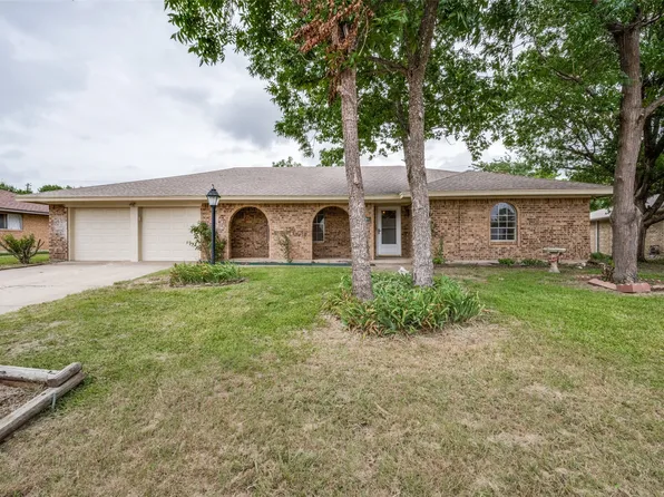2426 Yellowstone Pl, Denton, TX 76209