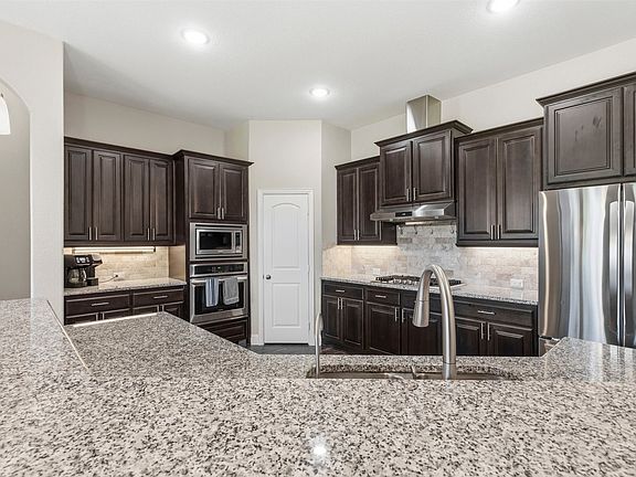 5th image of 210 Covington Dr