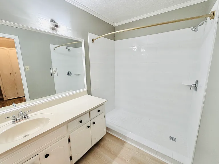 7905 Castleton Ln — Photo 6