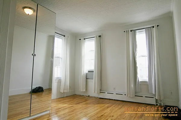 Rented by aptsandlofts.com | media 28