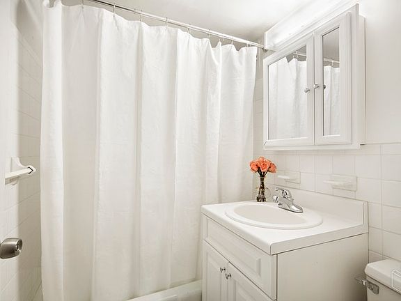 4th image of 211 Thompson St APT 3M
