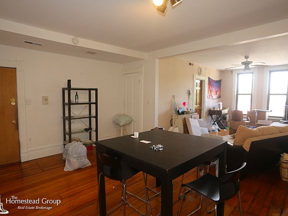 3rd image of 1507 W Fullerton Ave #Two
