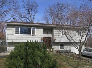 5 Leaf Ct, Airmont, NY 10901