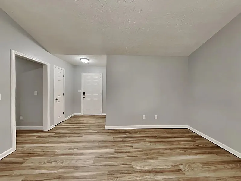 3 bed, 984 sqft, $1,856 — Photo 3
