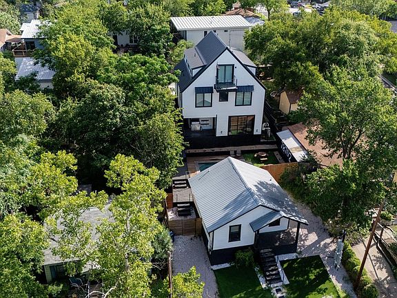 4th image of 1914 E 8th St