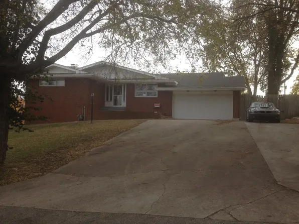 101 Lakeview Ct, Ozawkie, KS 66070