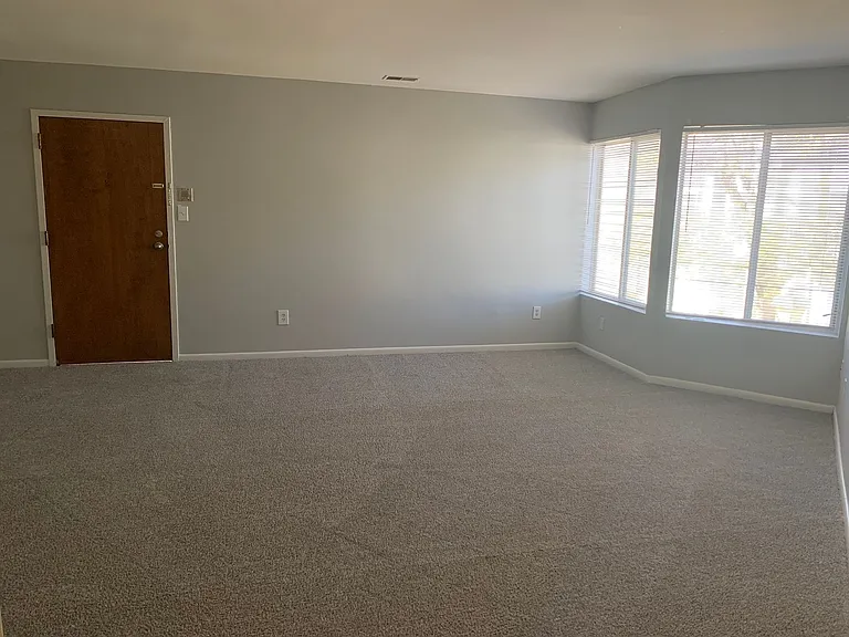 Garden Pointe Apartments — Photo 8