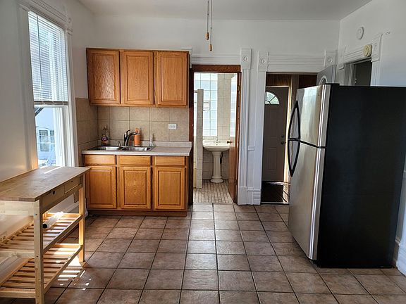 2nd image of 2844 N Sacramento Ave