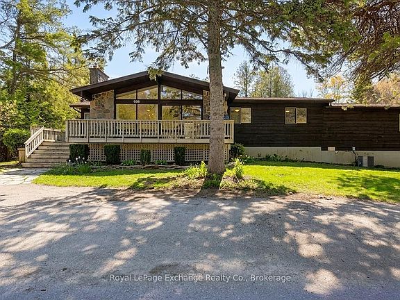 3rd image of 906 Victoria Rd