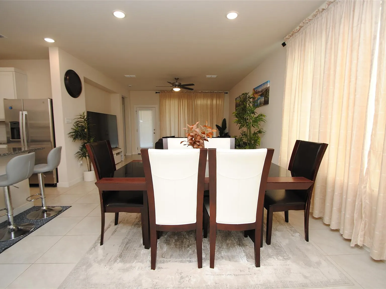 4 bed, 3.0 bath, 2774 sqft, $3,000 — Photo 4
