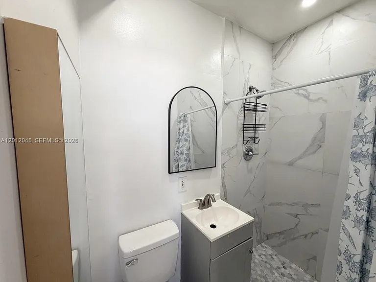 1455 Michigan Ave #6 — Photo 4