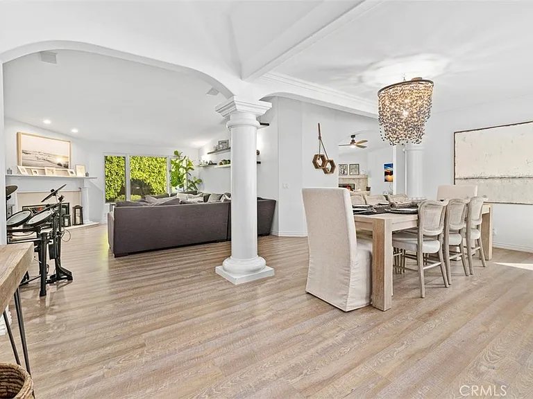 600 Cliff Dr — Photo 3