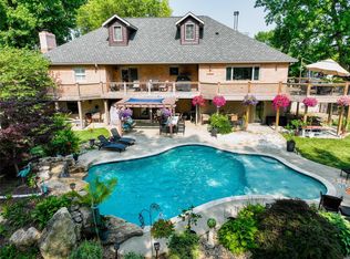 977 Holiday Point Pkwy, Edwardsville, IL