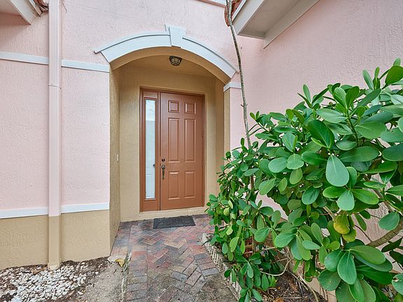 2nd image of 1006 Seminole Palms Drive