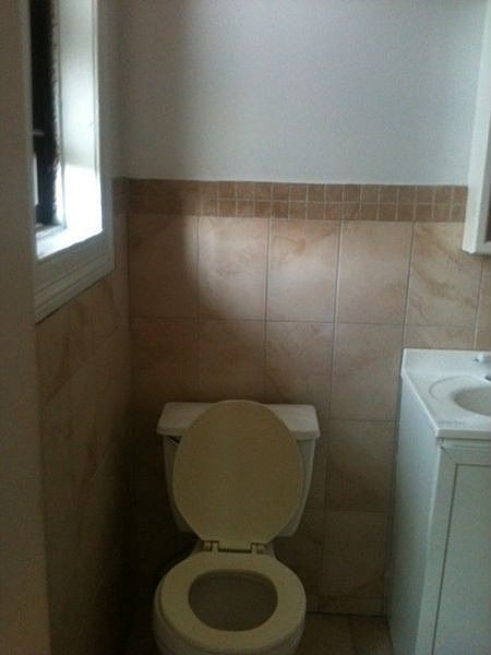 2nd image of 2049 Gates Ave APT 1L